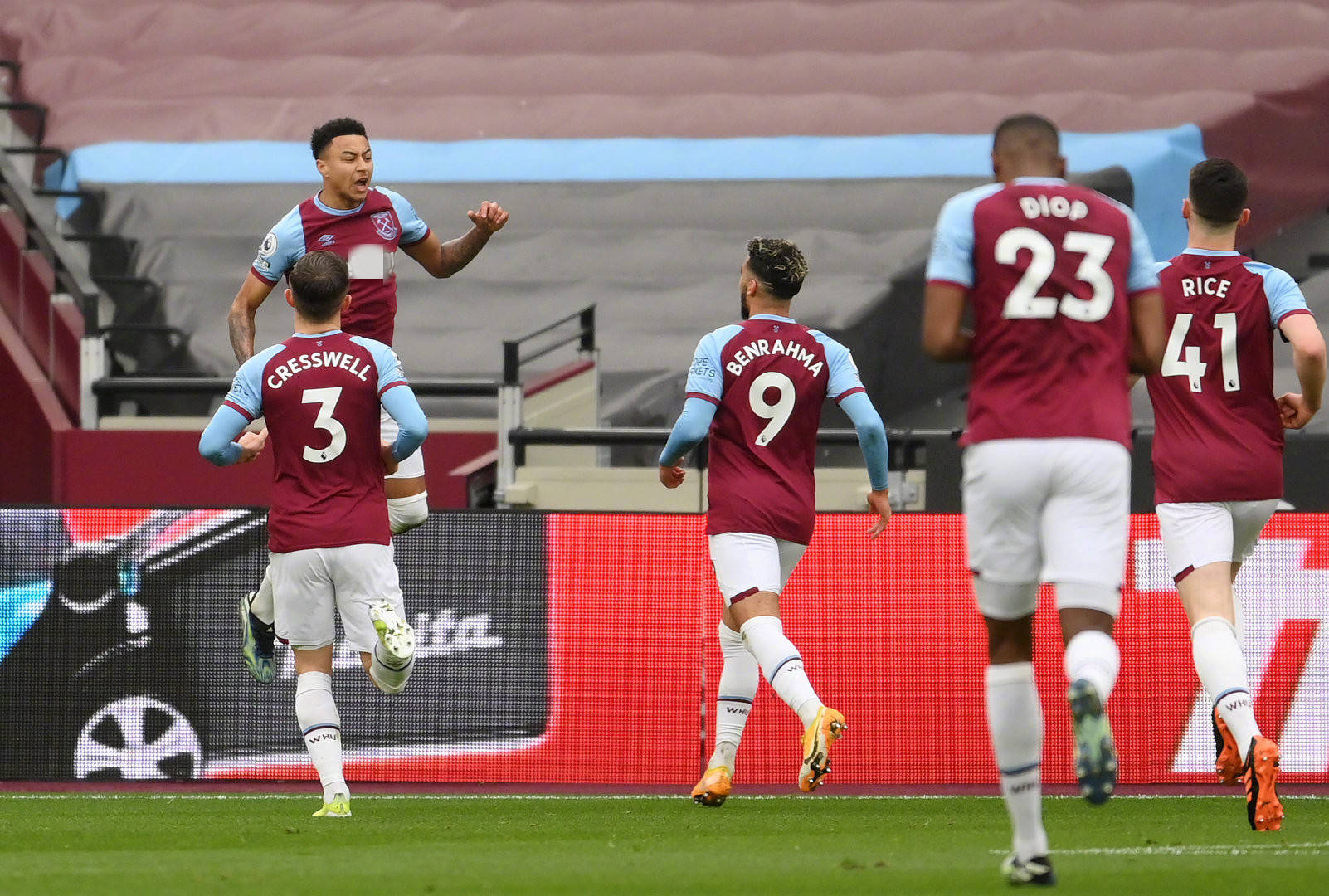 表现突出 表现突出